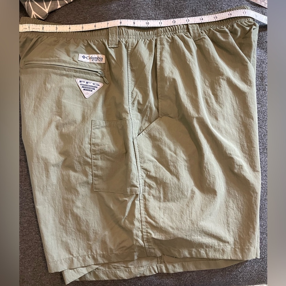 Columbia PFG Omnishade men’s water shorts Like New! XL 6 in army green